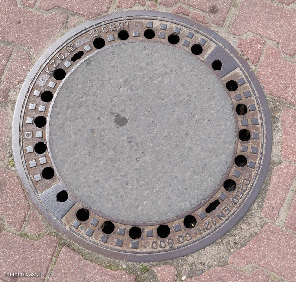 Browina - round concrete cover with a metal frame