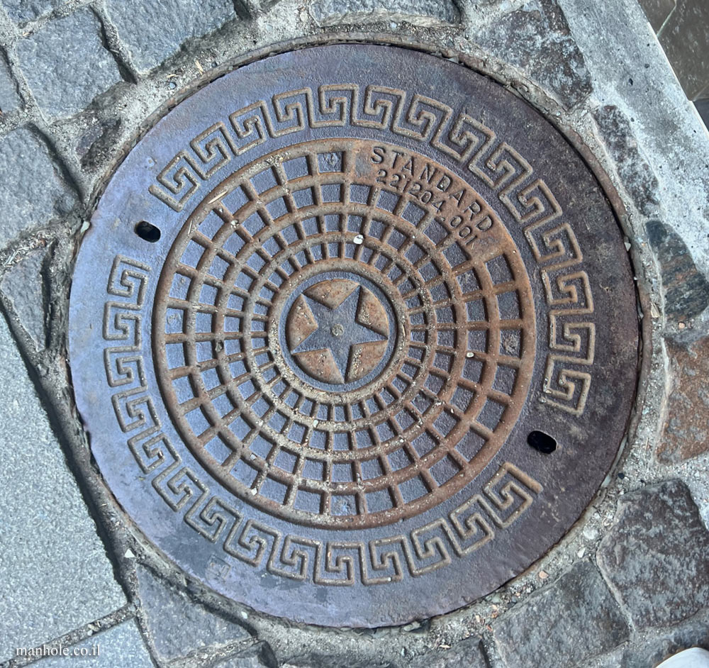 Copenhagen - a lid with a star in the center and circles of squares around it (2)