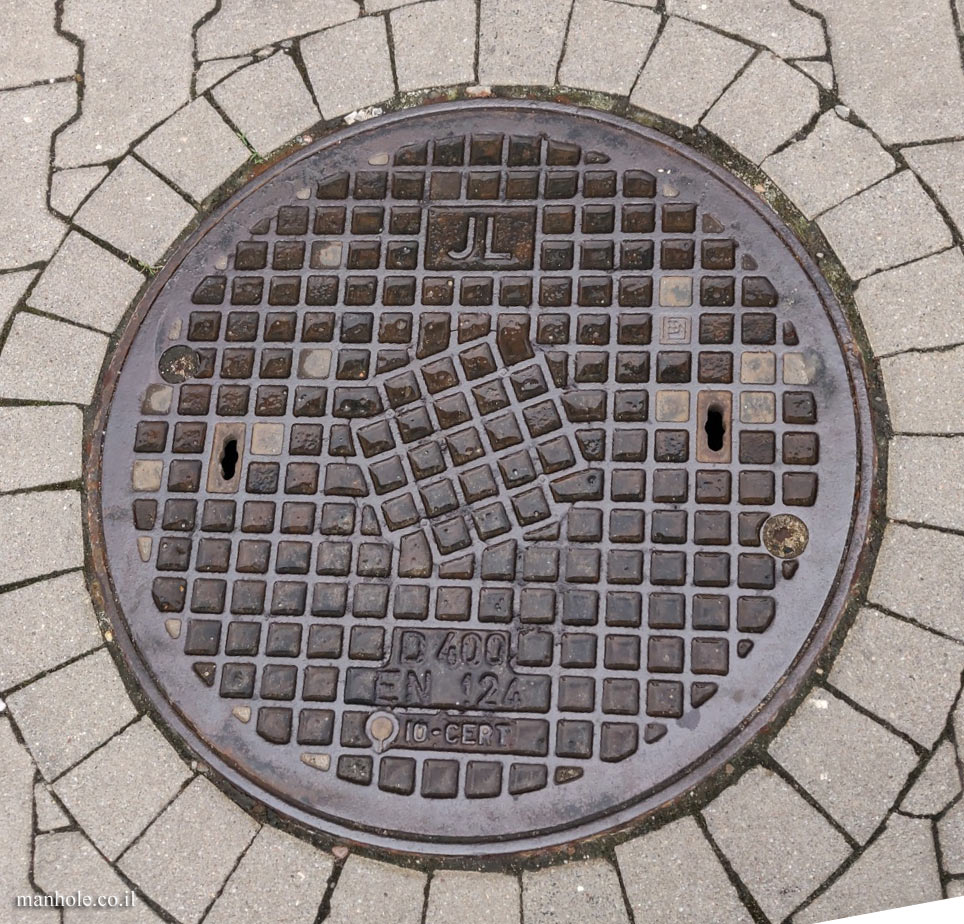 Warsaw - round cover with squares (15)