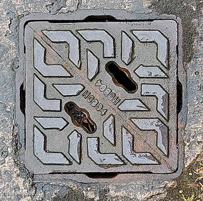 Manchester - Small diagonal manhole cover