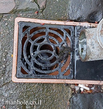 Manchester - A square drain cover consisting of circles and arches