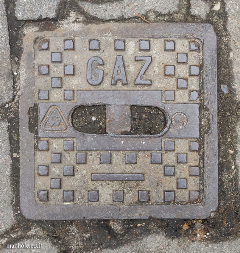 Warsaw - small square gas manhole cover